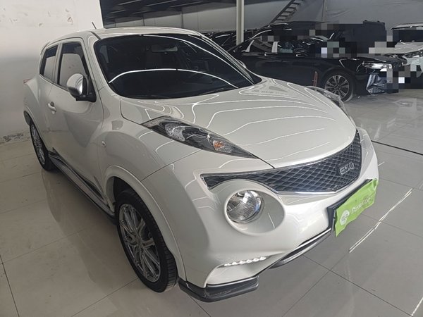 Infiniti ESQ 2014, 52500 км, за 8739 USD