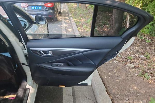 Infiniti Q50L 2015, 128900 км, за 6394 USD - фото 25