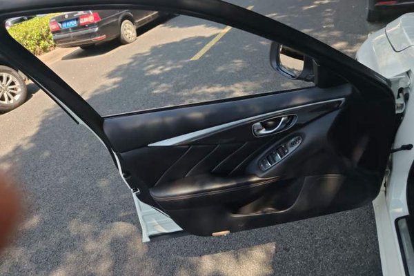 Infiniti Q50L 2015, 128900 км, за 6394 USD - фото 26
