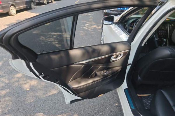 Infiniti Q50L 2015, 128900 км, за 6394 USD - фото 27
