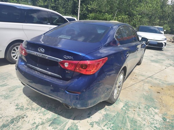 Infiniti Q50L 2016, 157500 км, за 8243 USD