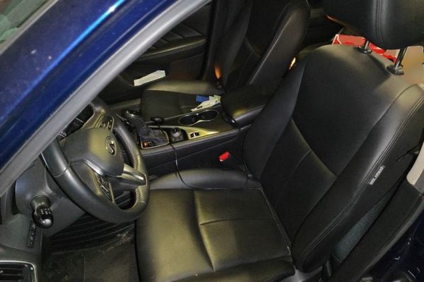 Infiniti Q50L 2018, 58800 км, за 11364 USD - фото 16