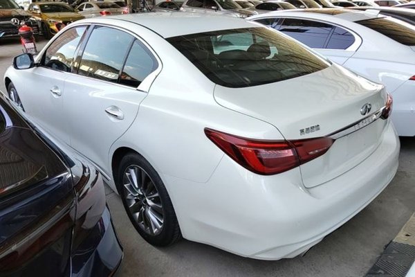 Infiniti Q50L 2018, 126000 км, за 11955 USD
