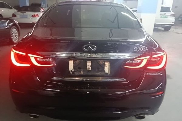 Infiniti Q70 2017, 84300 км, за 15101 USD
