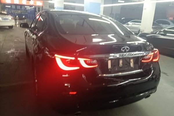 Infiniti Q70 2017, 84300 км, за 15101 USD