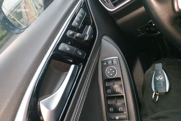 Infiniti QX30 2017, 128699 км, за 10264 USD - фото 12