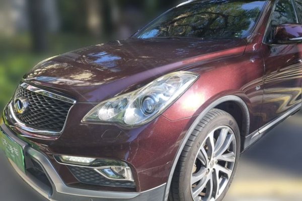 Infiniti QX50 · 2015 год