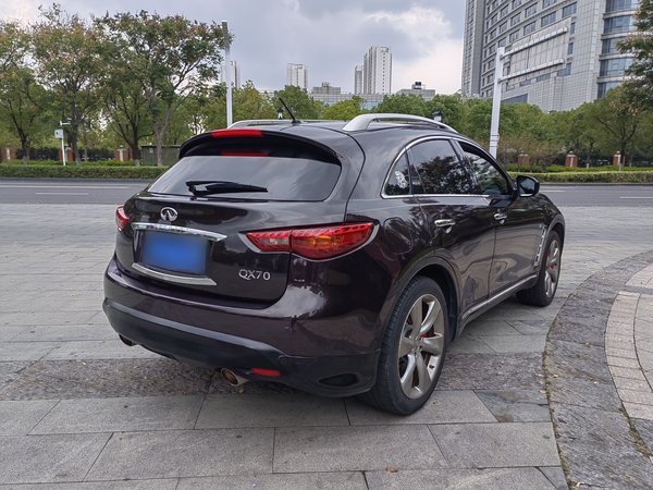 Infiniti QX70 2013, 187500 км, за 14663 USD