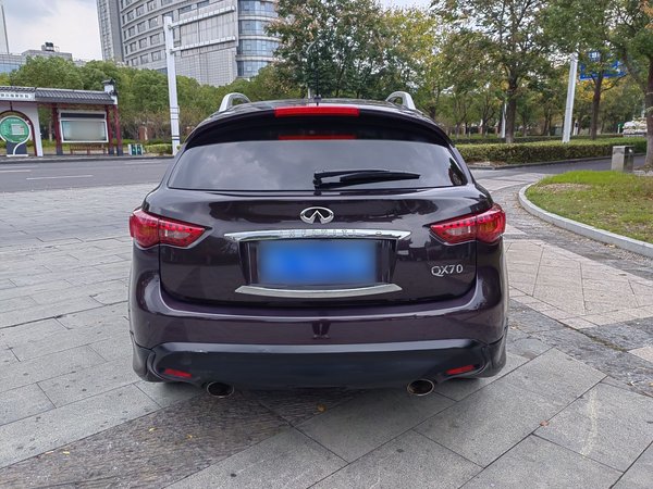 Infiniti QX70 2013, 187500 км, за 14663 USD