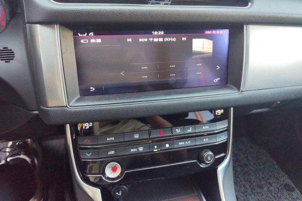 Jaguar XFL 2017, 75900 км, за 11140 USD - фото 13