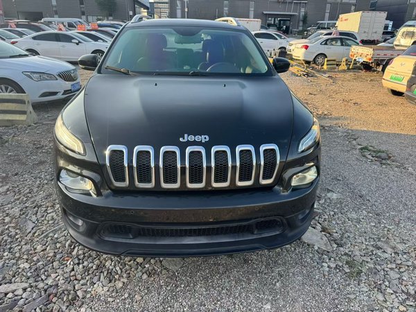 Cherokee 2016 2.0L Superior Edition, 2016 года