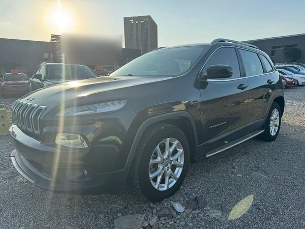 Cherokee 2016 2.0L Superior Edition, 2016 года