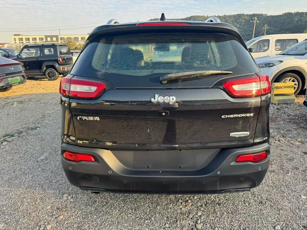 Jeep Cherokee 2016, 180700 км, за 6208 USD - фото 6