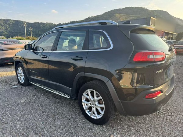 Jeep Cherokee 2016, 180700 км, за 6208 USD