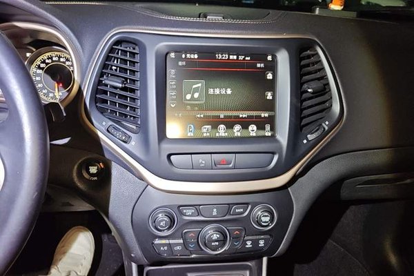 Jeep Cherokee 2016, 29000 км, за 7678 USD - фото 12