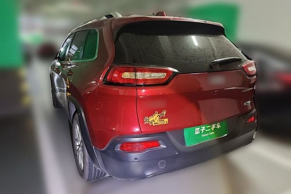 Jeep Cherokee 2016, 29000 км, за 7678 USD