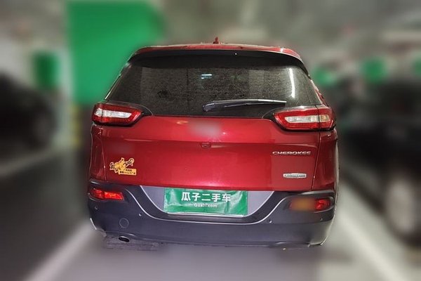 Jeep Cherokee 2016, 29000 км, за 7678 USD