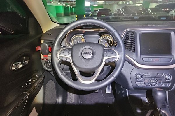 Jeep Cherokee 2016, 29000 км, за 7678 USD - фото 9