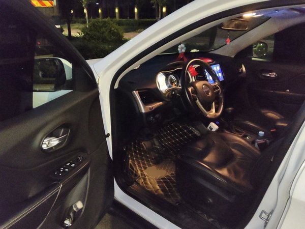 Jeep Cherokee 2016, 64600 км, за 6069 USD - фото 19