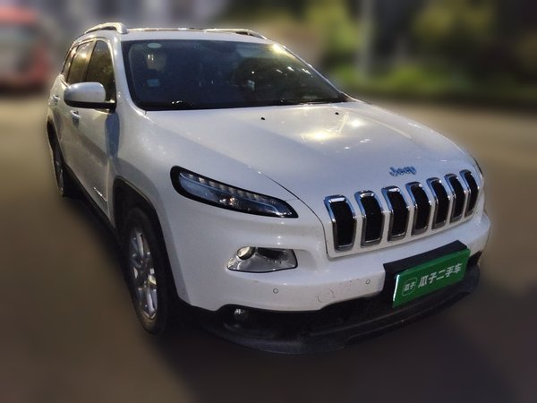 Jeep Cherokee 2016, 64600 км, за 6069 USD