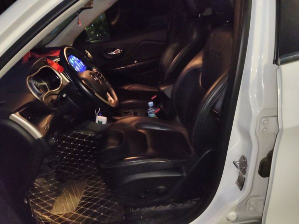 Jeep Cherokee 2016, 64600 км, за 6069 USD - фото 18