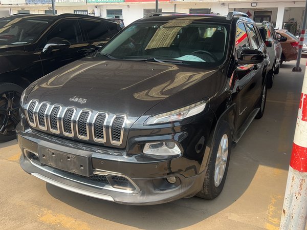 Jeep Cherokee 2016, 116200 км, за 7629 USD