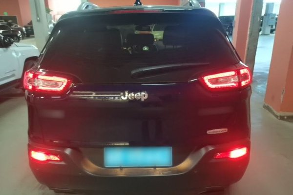 Jeep Cherokee 2016, 117800 км, за 6609 USD
