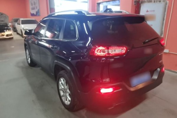 Jeep Cherokee 2016, 117800 км, за 6609 USD