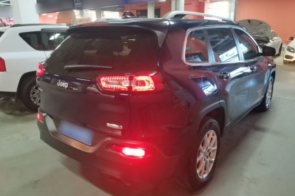 Jeep Cherokee 2016, 117800 км, за 6609 USD - фото 6