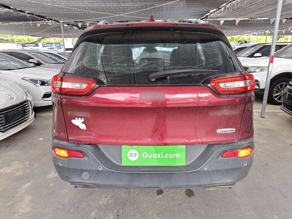 Jeep Cherokee 2016, 93000 км, за 6027 USD
