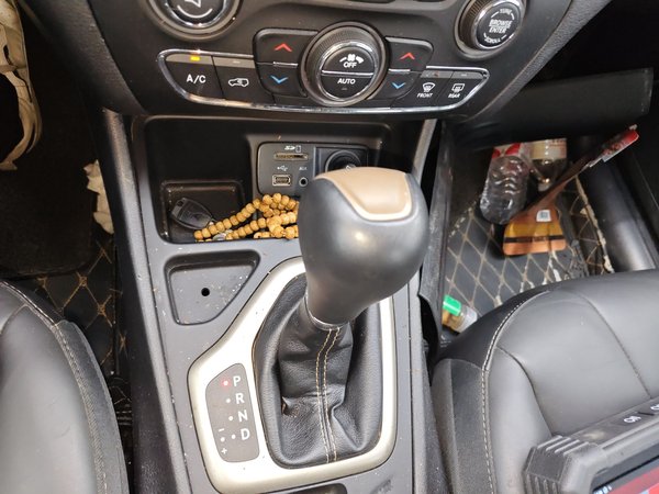 Jeep Cherokee 2016, 93000 км, за 6027 USD - фото 17