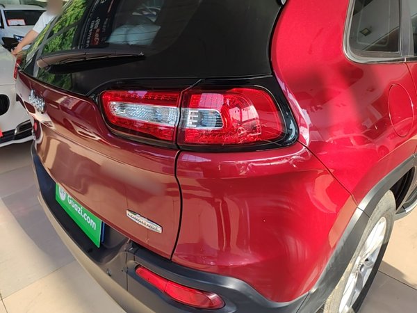 Jeep Cherokee 2016, 98800 км, за 7981 USD - фото 7