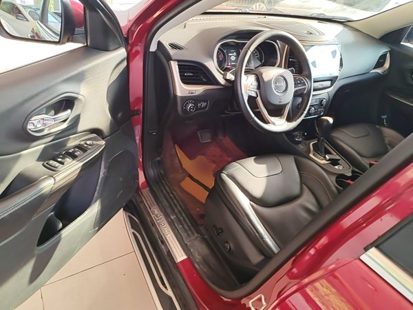 Jeep Cherokee 2016, 98800 км, за 7981 USD - фото 19