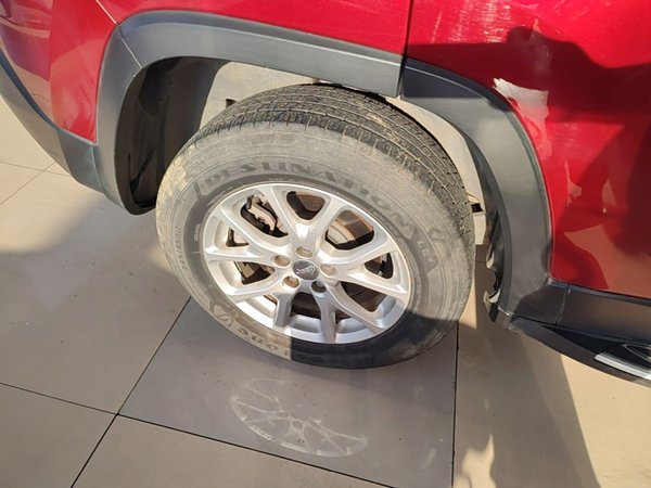 Jeep Cherokee 2016, 98800 км, за 7981 USD - фото 10