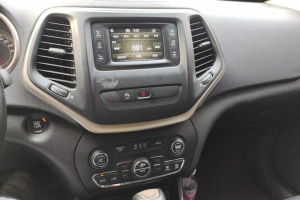 Jeep Cherokee 2016, 137500 км, за 6027 USD - фото 10