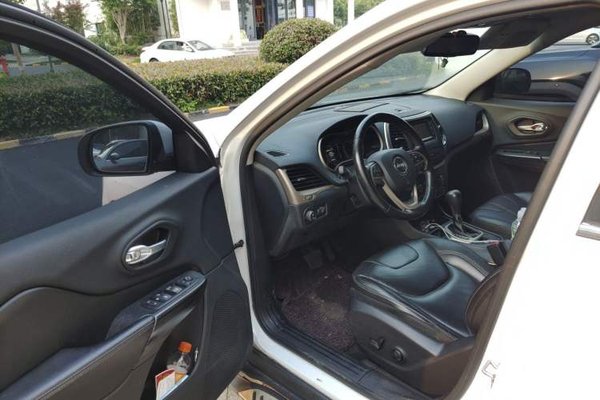 Jeep Cherokee 2016, 137500 км, за 6027 USD - фото 13
