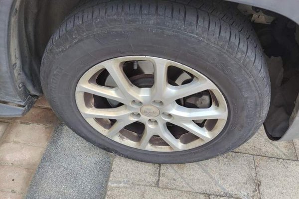 Jeep Cherokee 2016, 137500 км, за 6027 USD