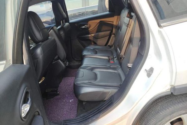 Jeep Cherokee 2016, 137500 км, за 6027 USD - фото 14