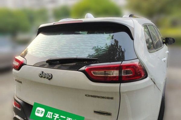 Jeep Cherokee 2016, 137500 км, за 6027 USD