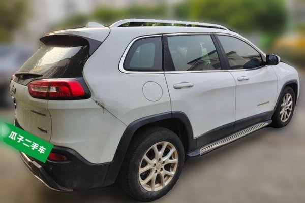 Jeep Cherokee 2016, 137500 км, за 6027 USD