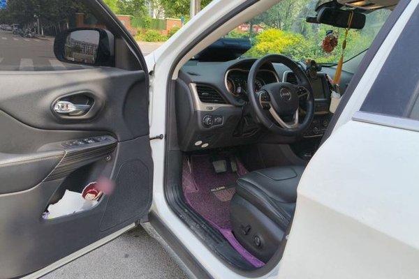 Jeep Cherokee 2016, 52600 км, за 6538 USD - фото 17