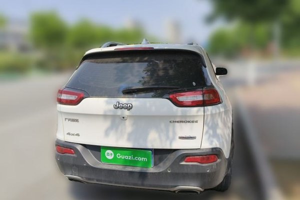Jeep Cherokee 2016, 52600 км, за 6538 USD