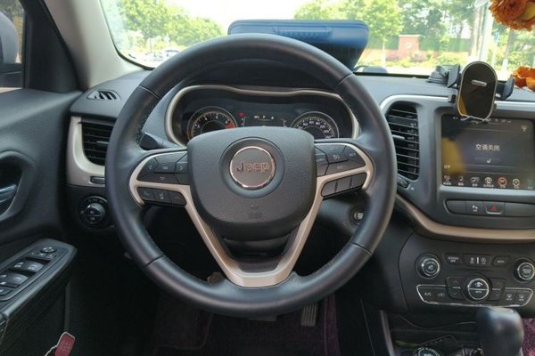Jeep Cherokee 2016, 52600 км, за 6538 USD - фото 11