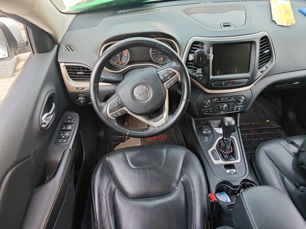 Jeep Cherokee 2016, 71400 км, за 6083 USD - фото 11