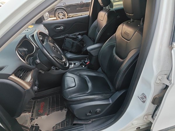 Jeep Cherokee 2016, 71400 км, за 6083 USD - фото 16
