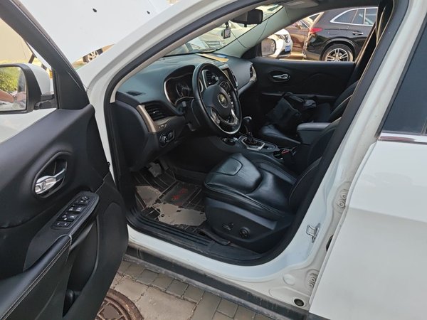 Jeep Cherokee 2016, 71400 км, за 6083 USD - фото 17