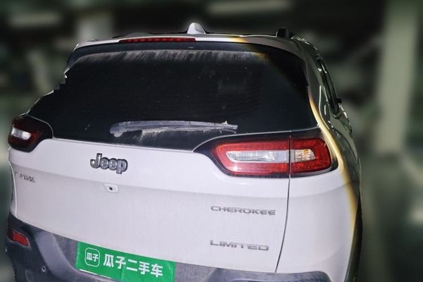 Jeep Cherokee 2017, 42200 км, за 5618 USD