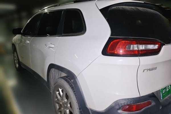 Jeep Cherokee 2017, 42200 км, за 5618 USD