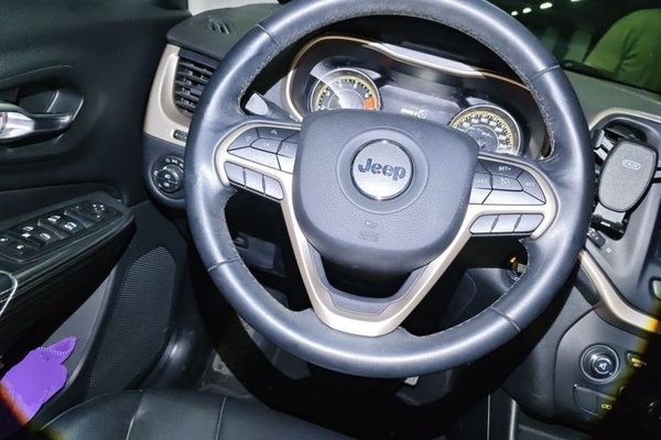Jeep Cherokee 2017, 42200 км, за 5618 USD - фото 10