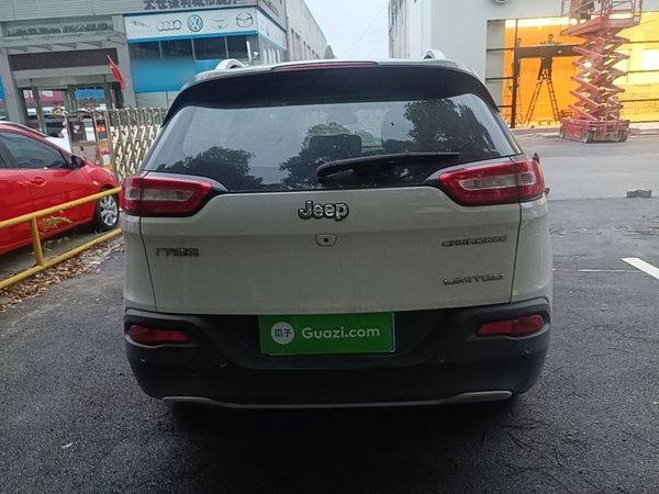 Jeep Cherokee 2017, 73400 км, за 7855 USD